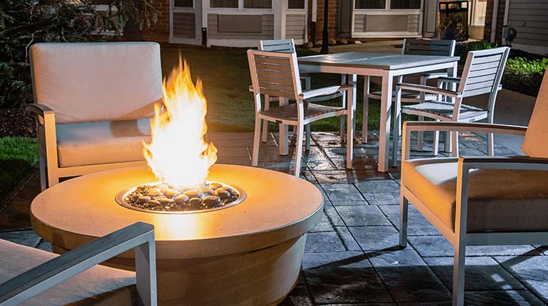 Country Inn & Suites Brookfield - Firepit